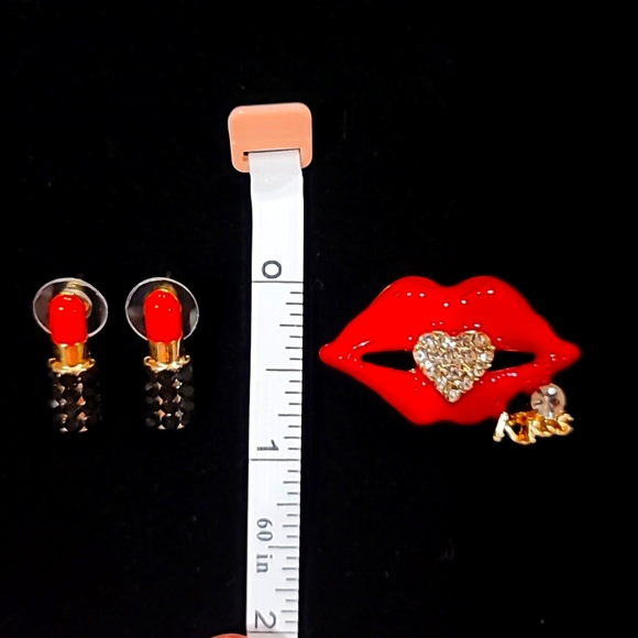 💋 Lip Brooch and Lipstick Earring Set - Picture 5 of 6